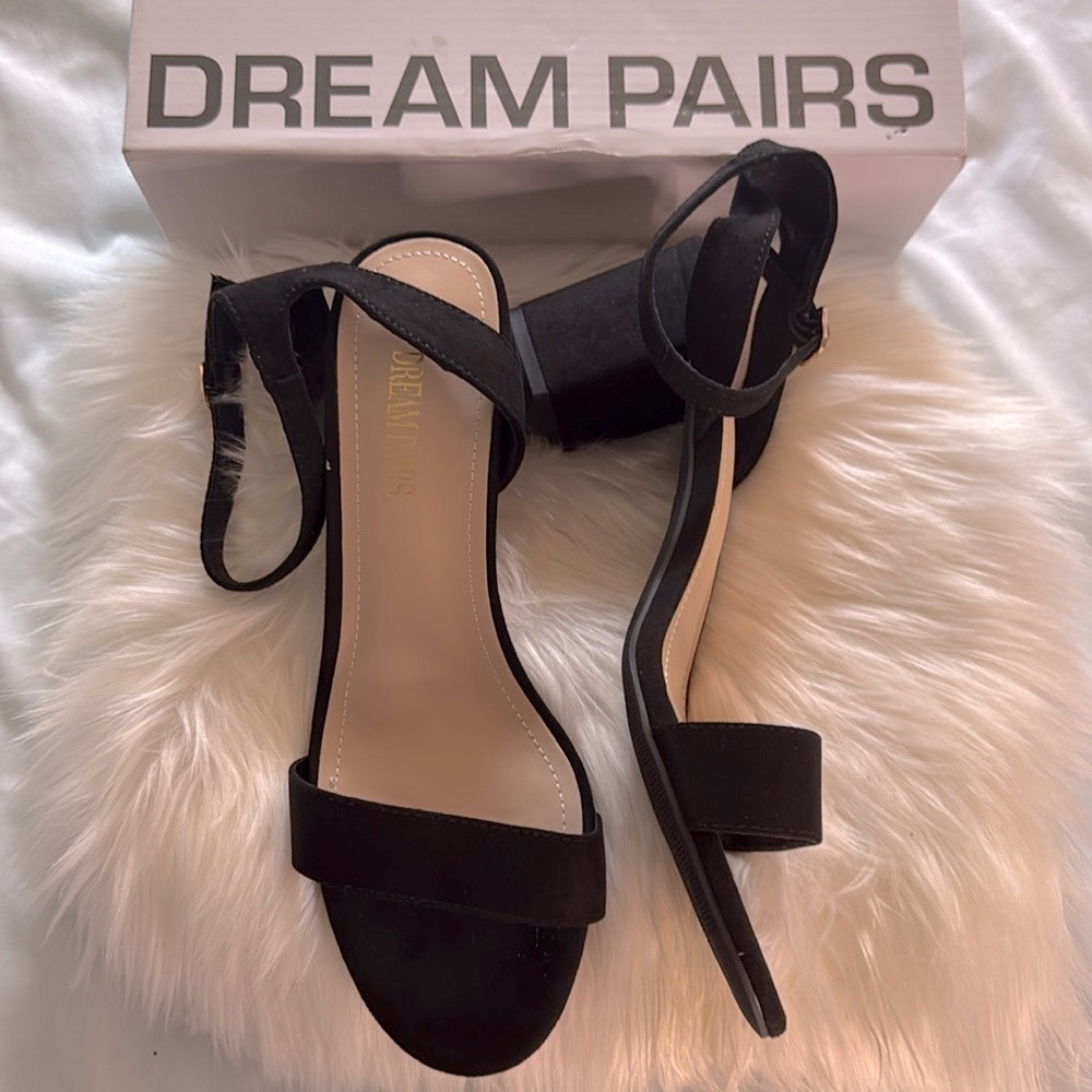 New in box Dream Pairs Black Suede Like Sandals Chunky Heel - Picture 1 of 12